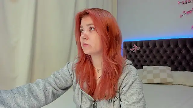 Snapshot of Ella_Mayers chatting on 10.10.25 Ella Mayers online show from 10.10.25