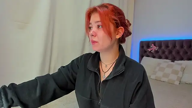 Snapshot of Ella_Mayers chatting on 10.11.25 Ella Mayers online show from 10.11.25