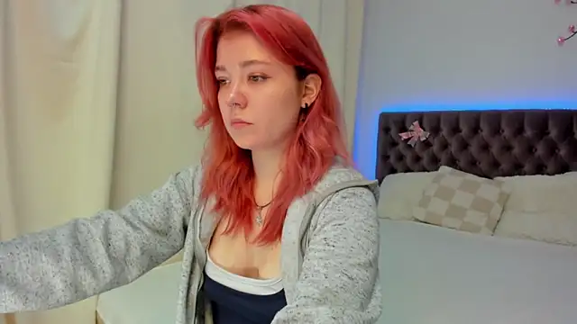 Snapshot of Ella_Mayers chatting on 10.24.25 Ella Mayers online show from 10.24.25