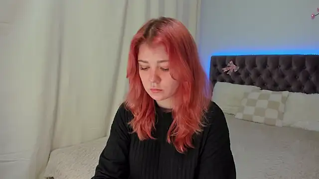 Snapshot of Ella_Mayers chatting on 10.27.25 Ella Mayers online show from 10.27.25