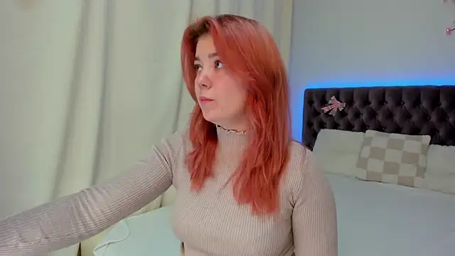 Snapshot of Ella_Mayers chatting on 11.06.25 Ella Mayers online show from 11.06.25