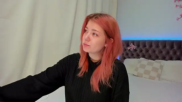 Snapshot of Ella_Mayers chatting on 11.07.25 Ella Mayers online show from 11.07.25