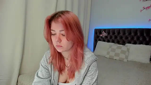 Snapshot of Ella_Mayers chatting on 11.08.25 Ella Mayers online show from 11.08.25