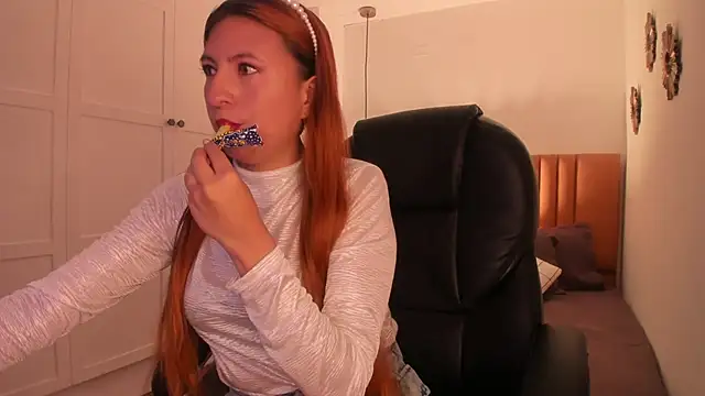 Snapshot of fer_angel_ chatting on 02.17.25 fer angel online show from 02.17.25