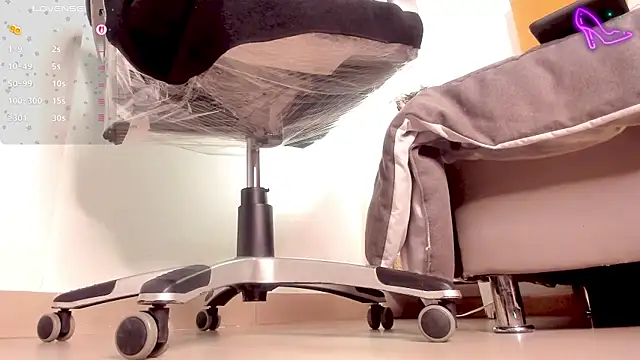 Snapshot of fer_angel_ chatting on 10.08.25 fer angel online show from 10.08.25