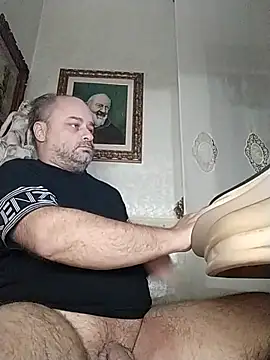 Snapshot of NAvoglia chatting on 10.01.25 NAvoglia online show from 10.01.25