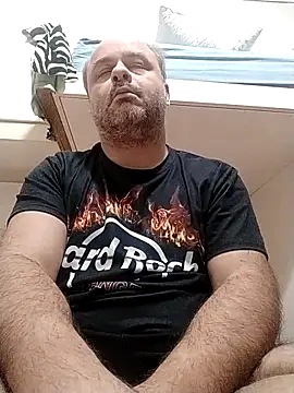 Snapshot of NAvoglia chatting on 10.17.25 NAvoglia online show from 10.17.25