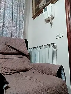 Snapshot of NAvoglia chatting on 10.30.25 NAvoglia online show from 10.30.25