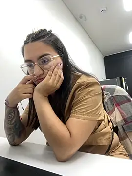 Snapshot of Emma_Giraldo chatting on 10.05.25 Emma Giraldo online show from 10.05.25