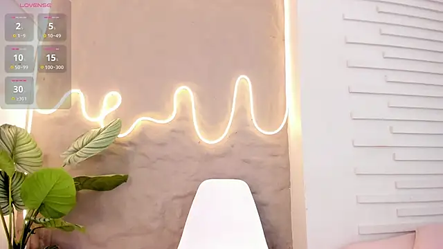 Snapshot of Lia_Guzman chatting on 02.22.25 Lia Guzman online show from 02.22.25