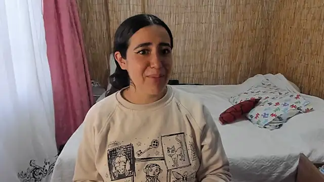 Snapshot of __leaa chatting on 10.28.25 leaa online show from 10.28.25