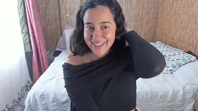 Snapshot of __leaa chatting on 11.03.25 leaa online show from 11.03.25