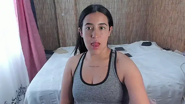 Snapshot of __leaa chatting on 11.14.25 leaa online show from 11.14.25