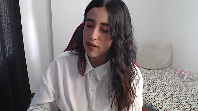 Snapshot of __leaa chatting on 07.25.26 leaa online show from 07.25.26