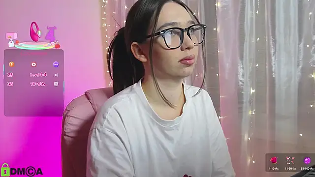 Snapshot of Arianahot777 chatting on 09.27.25 Arianahot777 online show from 09.27.25