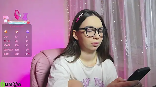 Snapshot of Arianahot777 chatting on 11.12.25 Arianahot777 online show from 11.12.25