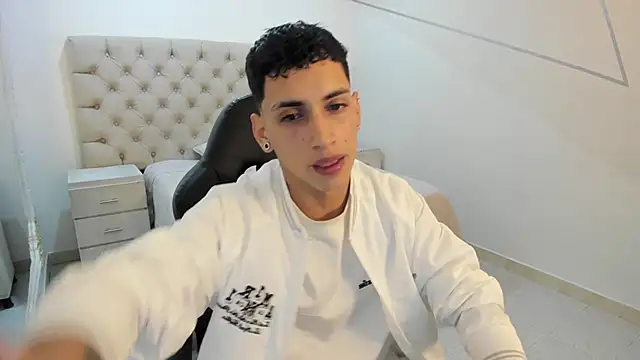 Snapshot of JhoanLeandro chatting on 10.09.25 JhoanLeandro online show from 10.09.25