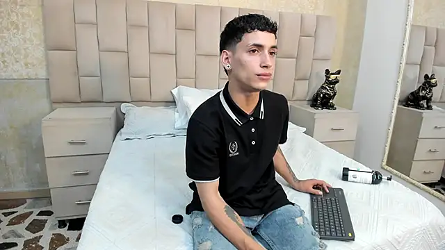 Snapshot of JhoanLeandro chatting on 10.13.25 JhoanLeandro online show from 10.13.25