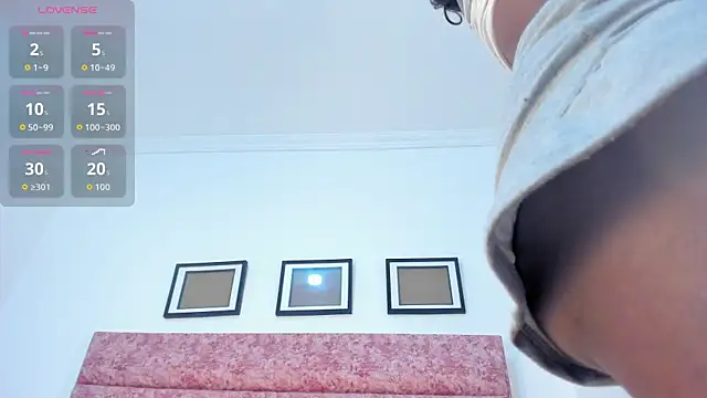 Snapshot of VioletMoon6 chatting on 10.01.25 VioletMoon6 online show from 10.01.25