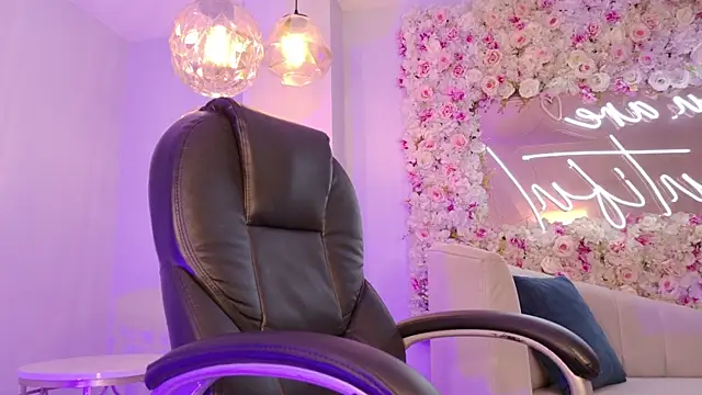 Snapshot of AmaiaHaywood chatting on 10.30.25 AmaiaHaywood online show from 10.30.25