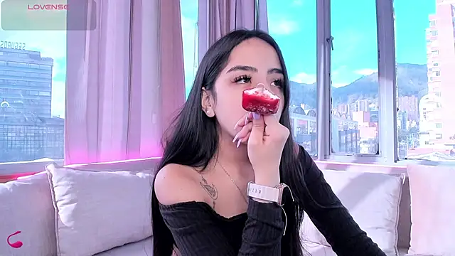 Snapshot of Daphne_chers chatting on 10.08.25 Daphne chers online show from 10.08.25