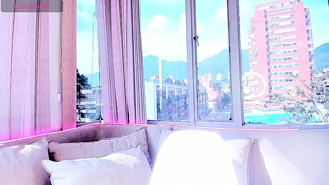 Snapshot of Daphne_chers chatting on 11.07.25 Daphne chers online show from 11.07.25