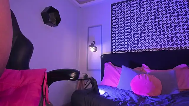 Snapshot of Gigi_Strawberry chatting on 03.09.25 Gigi Strawberry online show from 03.09.25