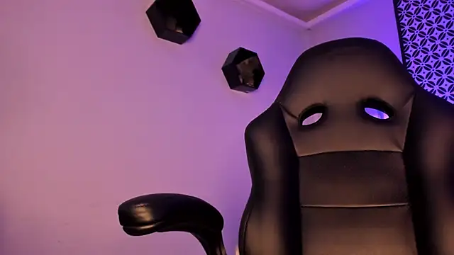 Snapshot of Gigi_Strawberry chatting on 03.11.25 Gigi Strawberry online show from 03.11.25