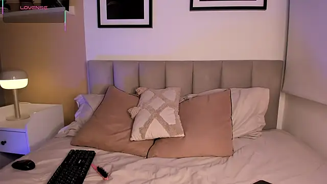 Snapshot of Gigi_Strawberry chatting on 09.09.25 Gigi Strawberry online show from 09.09.25