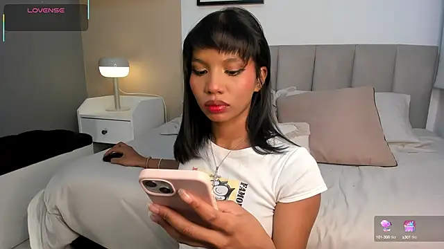 Snapshot of Gigi_Strawberry chatting on 09.10.25 Gigi Strawberry online show from 09.10.25