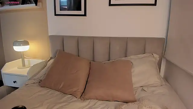 Snapshot of Gigi_Strawberry chatting on 09.19.25 Gigi Strawberry online show from 09.19.25