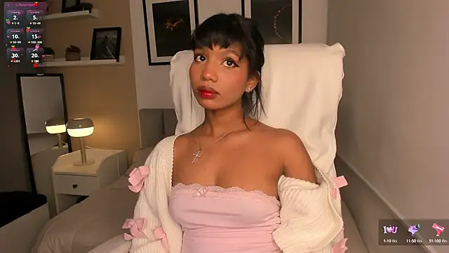 Snapshot of Gigi_Strawberry chatting on 10.14.25 Gigi Strawberry online show from 10.14.25