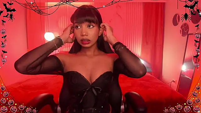 Snapshot of Gigi_Strawberry chatting on 10.31.25 Gigi Strawberry online show from 10.31.25