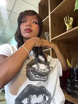 Gigi Strawberry online show from 02.27.26