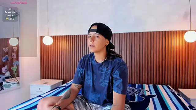 Liiam smith  online show from 10.02.25