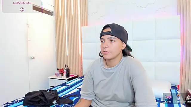 Liiam smith  online show from 10.09.25