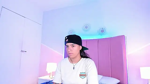 Liiam smith  online show from 10.11.25