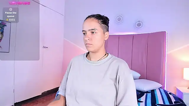 Liiam smith  online show from 10.17.25