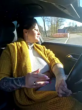 Snapshot of CannabisQueenn chatting on 02.02.25 CannabisQueenn online show from 02.02.25