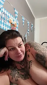 Snapshot of CannabisQueenn chatting on 10.03.25 CannabisQueenn online show from 10.03.25