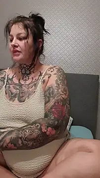 Snapshot of CannabisQueenn chatting on 10.05.25 CannabisQueenn online show from 10.05.25