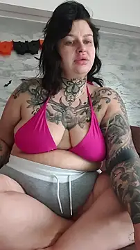 Snapshot of CannabisQueenn chatting on 10.30.25 CannabisQueenn online show from 10.30.25