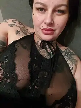 CannabisQueenn online show from 11.28.25