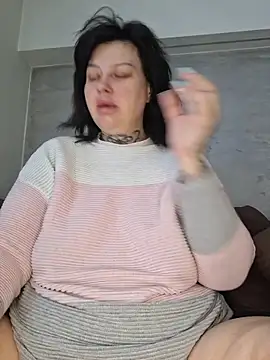 Snapshot of CannabisQueenn chatting on 04.24.26 CannabisQueenn online show from 04.24.26