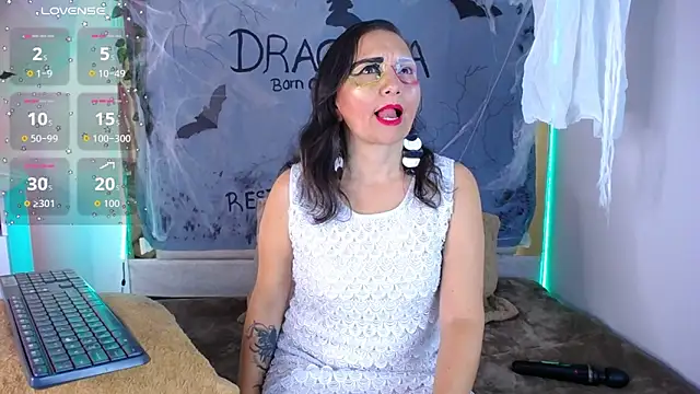 Alexaamoon  online show from 10.19.25