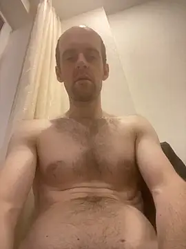 LynnAhNight online show from 09.26.25