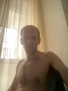 LynnAhNight online show from 09.28.25