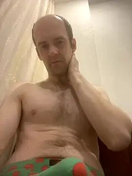 LynnAhNight online show from 10.07.25