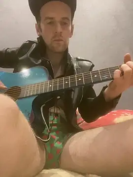 LynnAhNight online show from 10.16.25