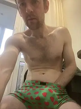 LynnAhNight online show from 04.08.26